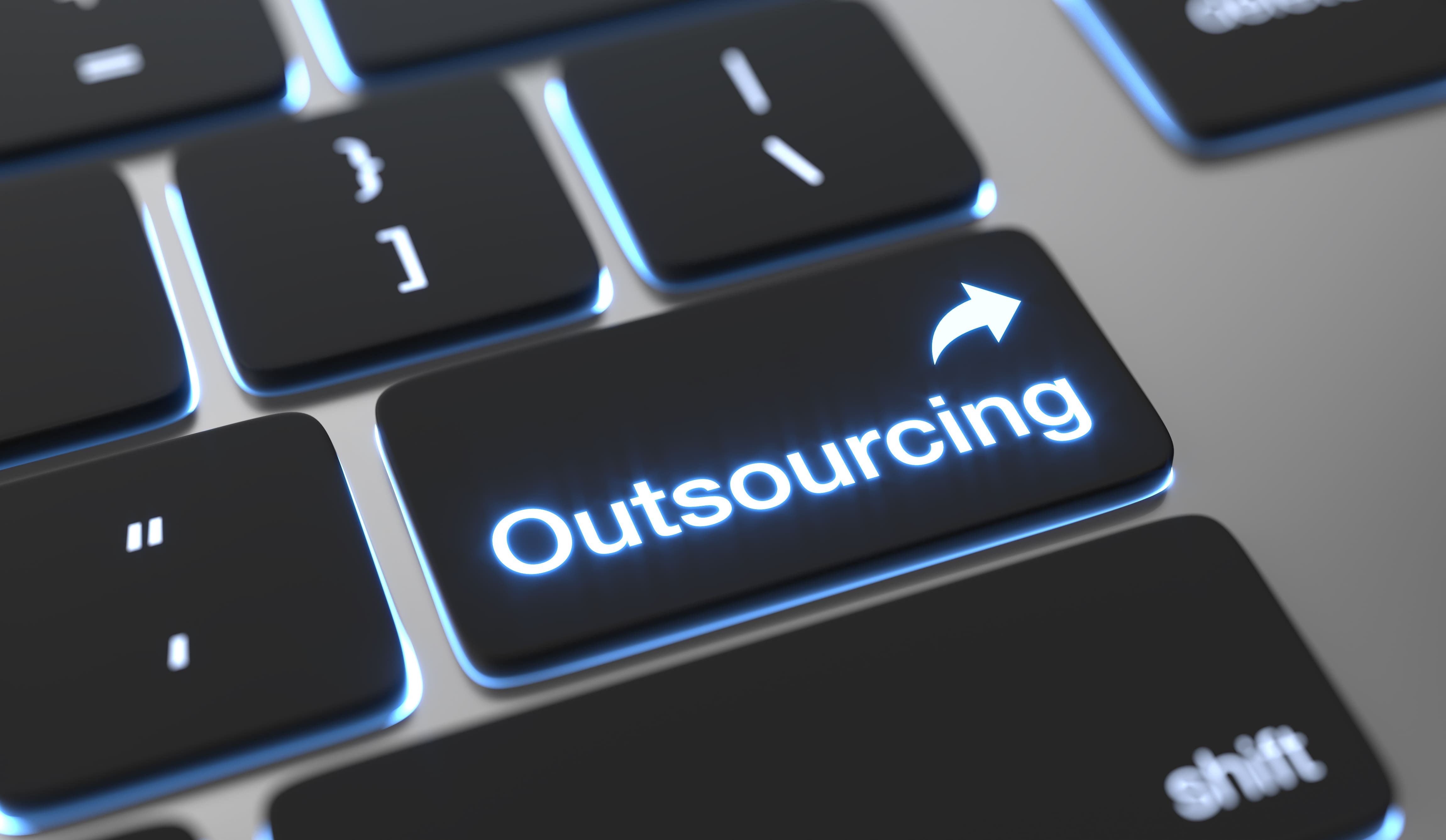 Outsourcing vs Outstaffing: What’s the Difference and Which Should You Choose?   
